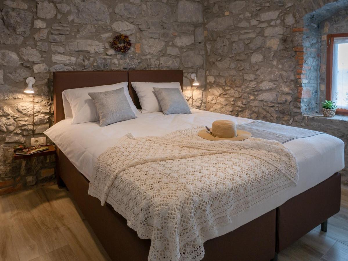 Apartmaji In Sobe Odlicna Hisa Štanjel Buitenkant foto