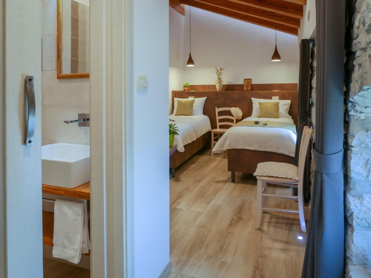 Apartmaji In Sobe Odlicna Hisa Štanjel Buitenkant foto